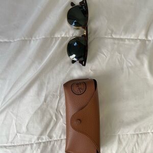 Selling polarized Ray Ban Clubmasters basically in new condition